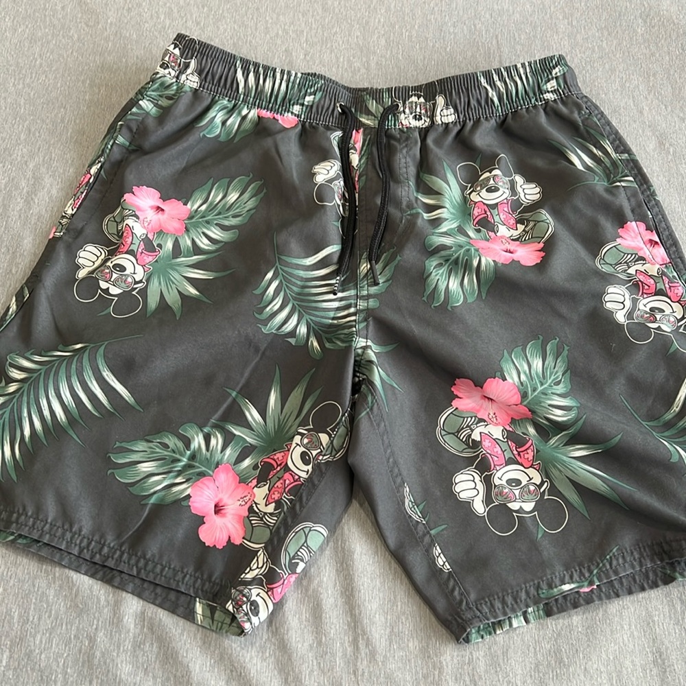 DISNEY collection by NEFF shorts 🩳